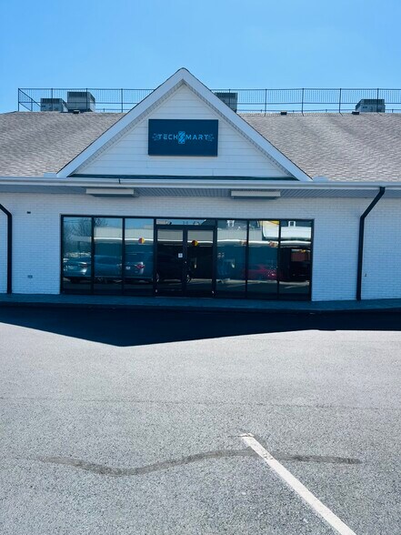 728 S Jefferson Ave, Cookeville, TN à louer - Photo de l’immeuble – Image 1 sur 9