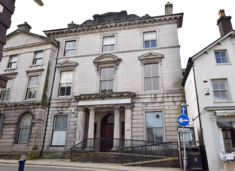 2 Queen St, Ulverston à louer Photo principale– Image 1 sur 4
