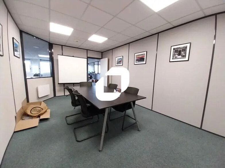 Local d'activités dans Les Essarts-le-Roi à vendre - Photo intérieure – Image 2 sur 11