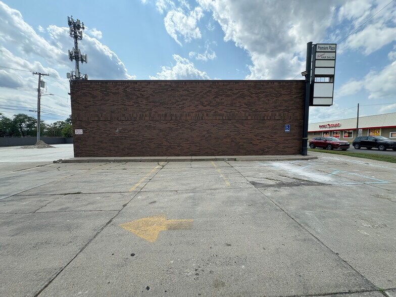 13635-13665 Northline Rd, Southgate, MI à louer - Photo de l’immeuble – Image 3 sur 4