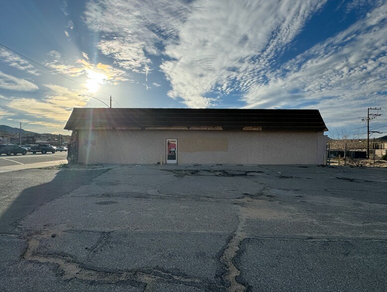61858 29 Palms Hwy, Joshua Tree, CA à vendre - Photo de l’immeuble – Image 3 sur 8