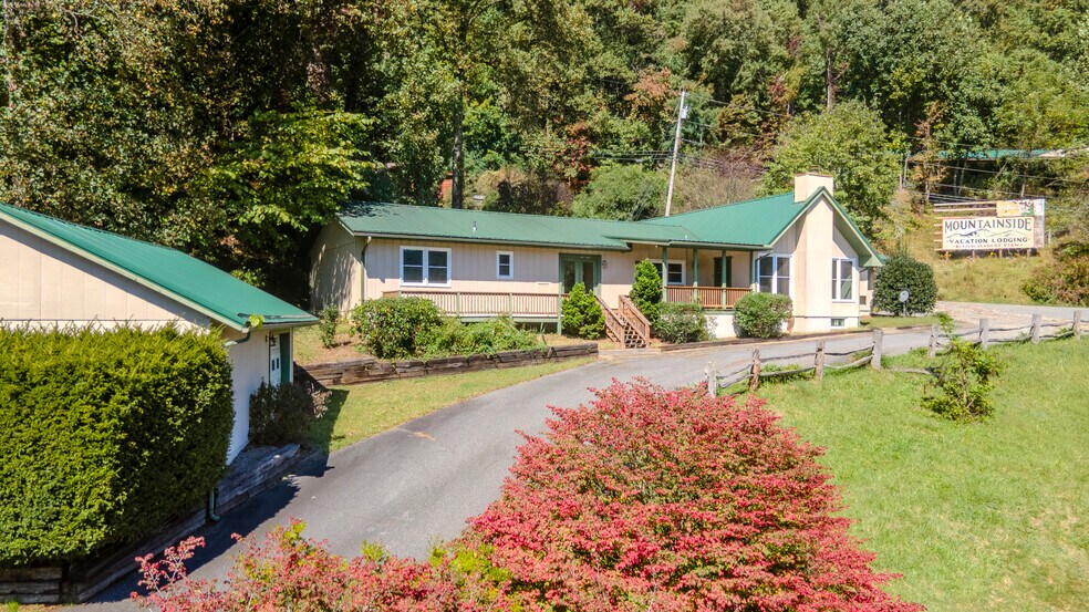 8356 Sylva Rd, Franklin, NC à vendre - Photo de l’immeuble – Image 2 sur 60