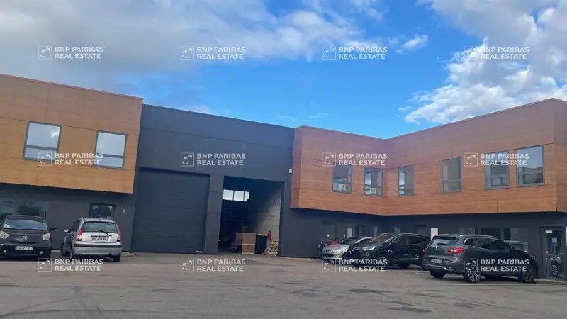 Industriel/Logistique dans Aubergenville à vendre - Photo de l’immeuble – Image 1 sur 9
