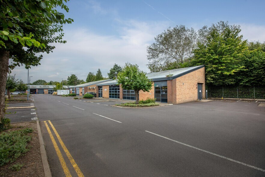 890 Plymouth Rd, Slough à louer - Photo de l’immeuble – Image 2 sur 4