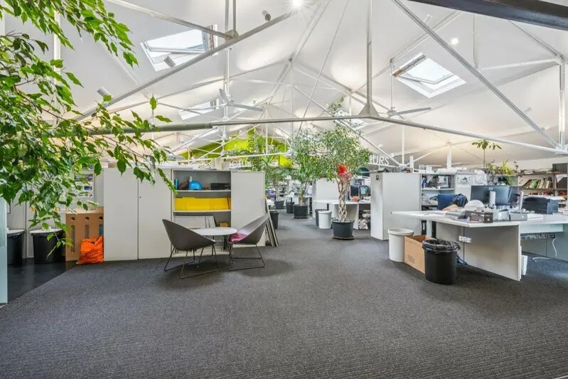 230 Rue Du Faubourg Saint-Antoine, Paris à louer - Photo de l’immeuble – Image 1 sur 11