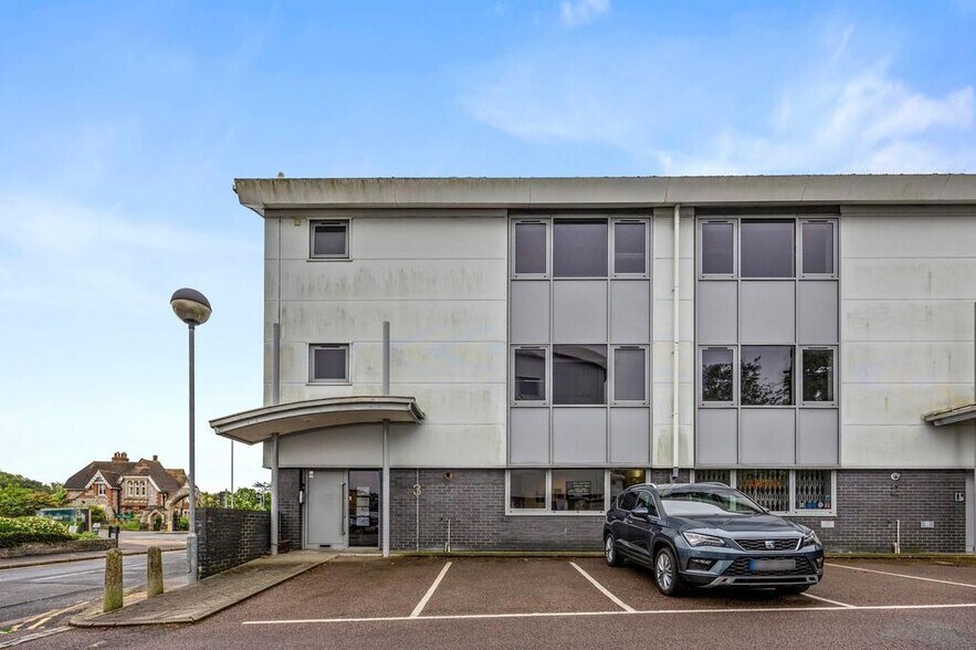 English Clos, Hove à vendre - Photo de l’immeuble – Image 2 sur 30