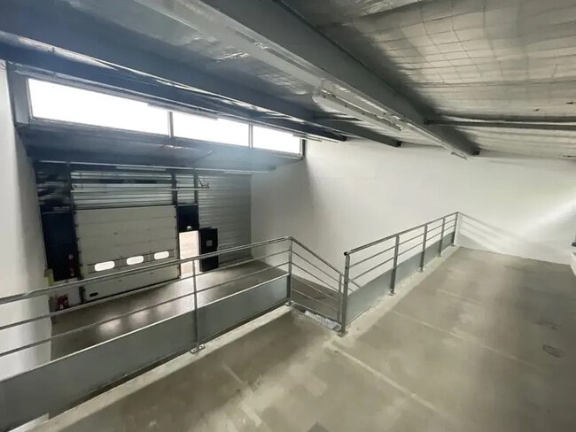 Plus de détails pour Bureau, Local d'activités à louer