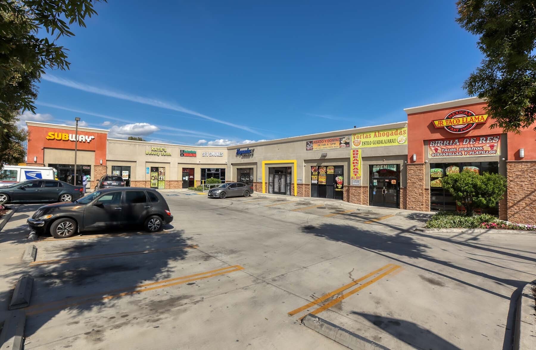 10118 San Fernando Rd, Pacoima, CA à louer Photo de l’immeuble– Image 1 sur 9