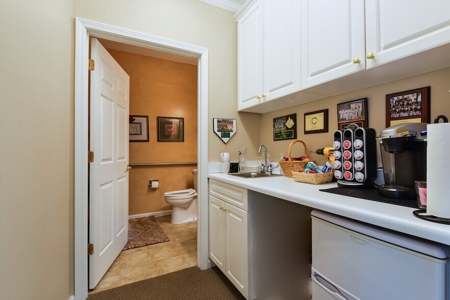 701 Whitlock Ave SW, Marietta, GA à louer - Photo de l’immeuble – Image 2 sur 3