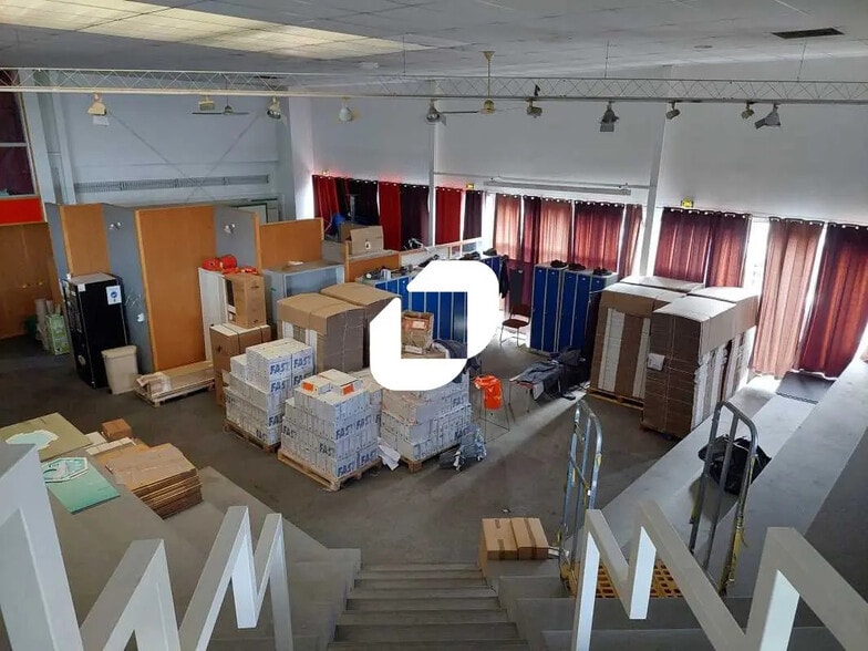 Industriel/Logistique dans Montigny-le-Bretonneux à vendre - Photo intérieure – Image 2 sur 11