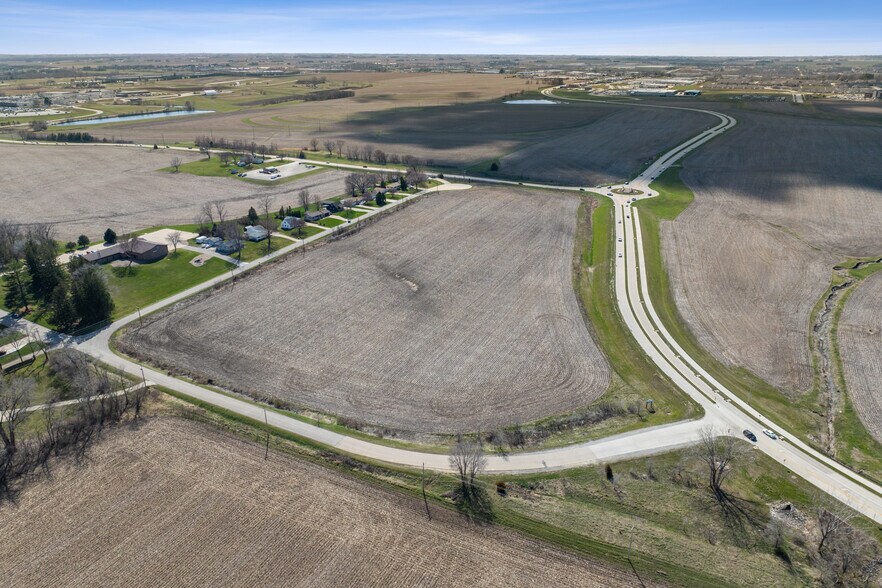 Cedar Heights and Viking Land, Cedar Falls, IA à vendre - Photo de l’immeuble – Image 3 sur 8
