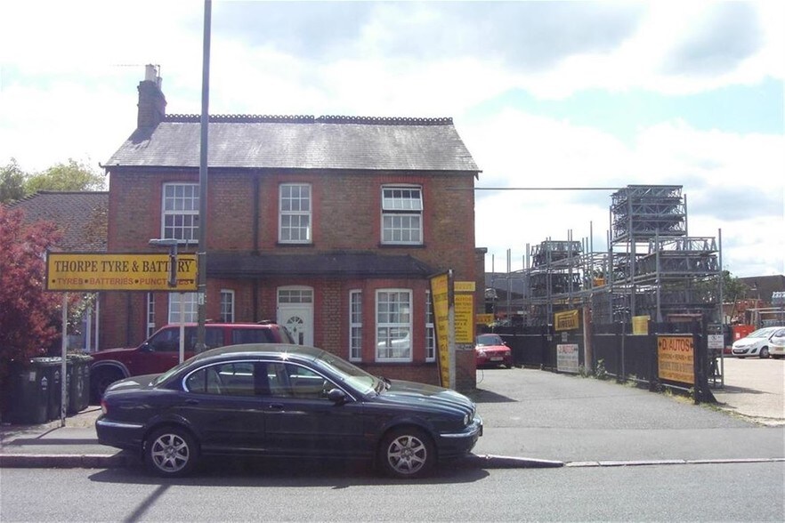 42a Feltham Rd, Ashford à louer - Photo principale – Image 1 sur 7