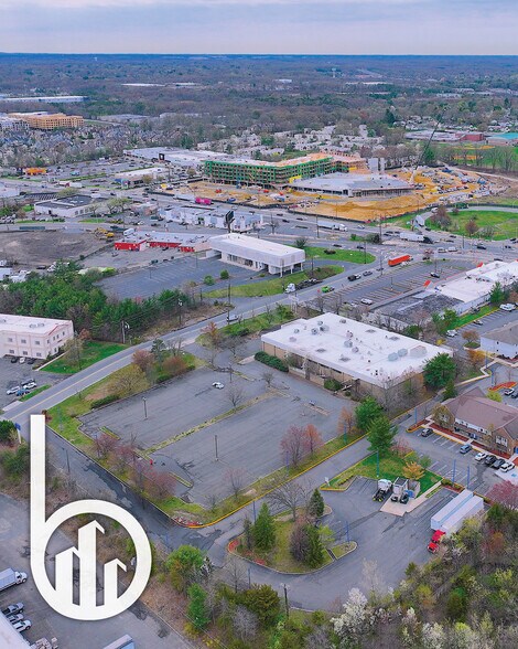 8 Edgeboro Rd, East Brunswick, NJ à louer - Photo de l’immeuble – Image 2 sur 7