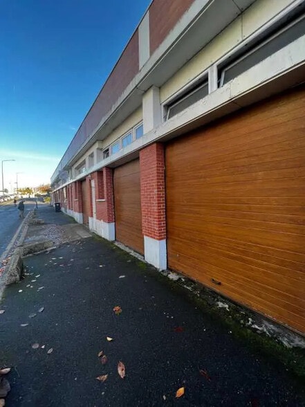 Local d'activités dans Meaux à vendre - Photo de l’immeuble – Image 2 sur 12