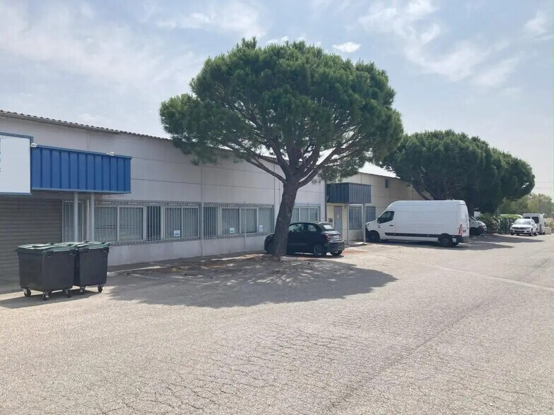 Local d’activités dans La Farlède à louer - Photo de l’immeuble – Image 2 sur 5