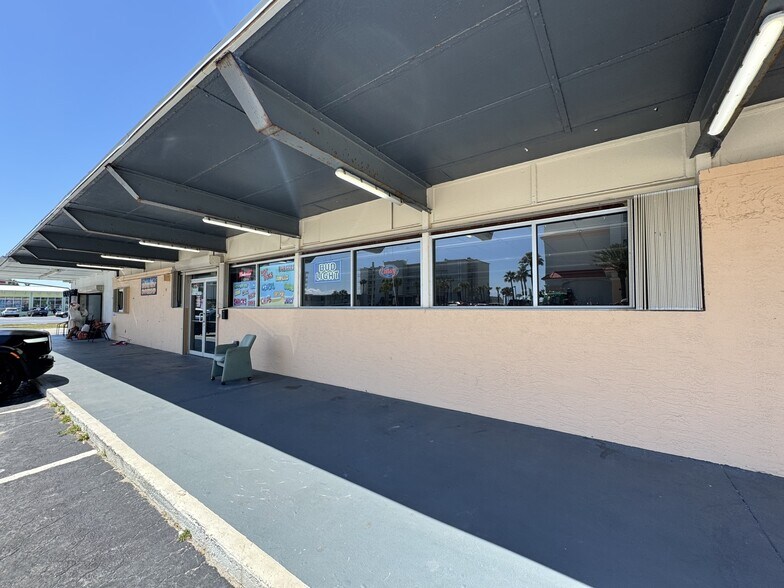 162 S Atlantic Ave, Ormond Beach, FL à louer - Photo de l’immeuble – Image 3 sur 10
