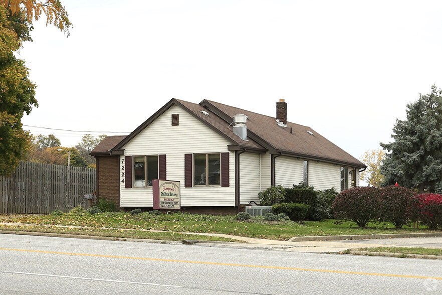 7224 Center St, Mentor, OH à vendre - Photo de l’immeuble – Image 2 sur 18
