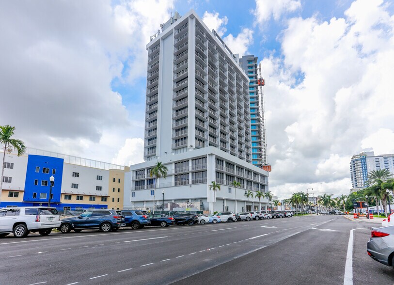 1720 Harrison St, Hollywood, FL à louer - Photo de l’immeuble – Image 1 sur 31