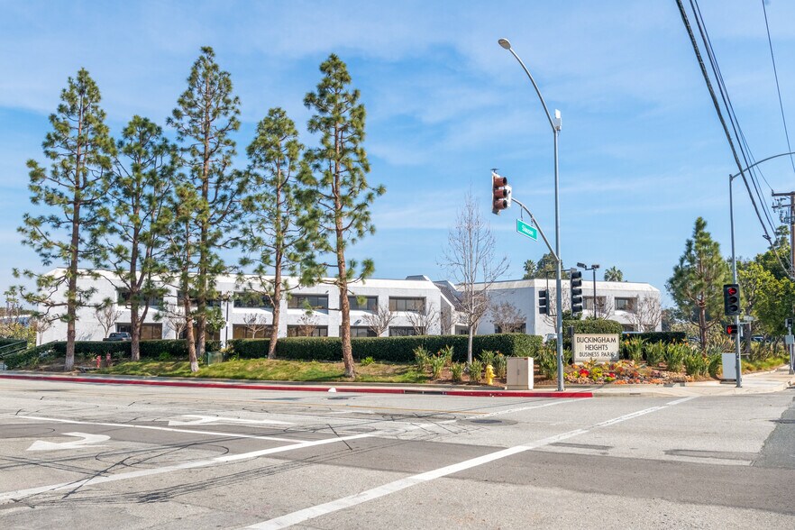5731 W Slauson Ave, Culver City, CA à louer - Photo principale – Image 1 sur 7