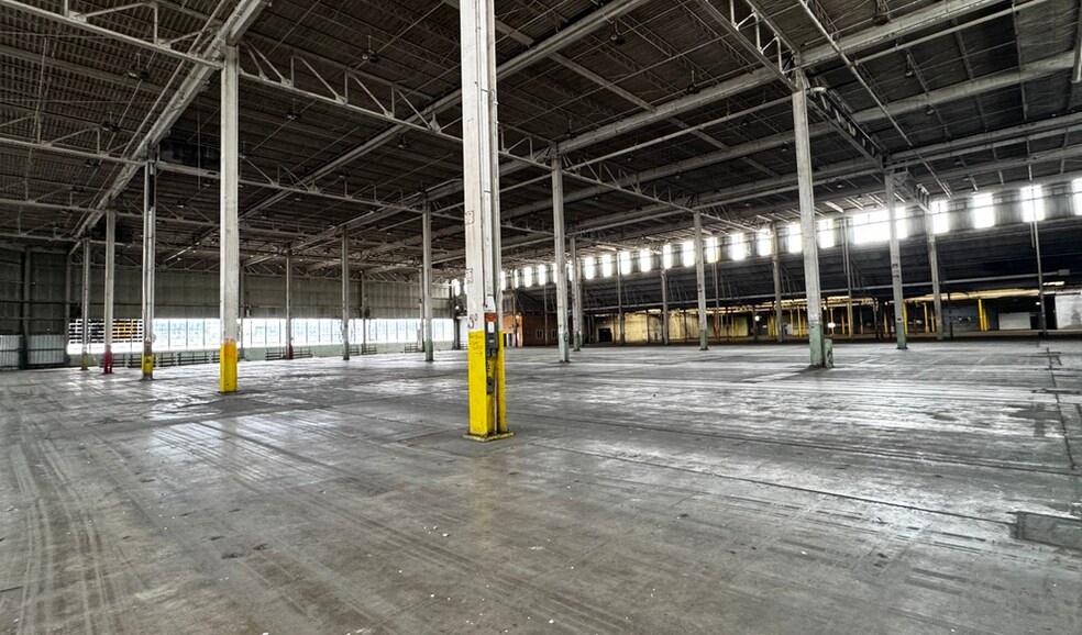 229 Factory St, La Porte, IN à louer - Photo de l’immeuble – Image 2 sur 13