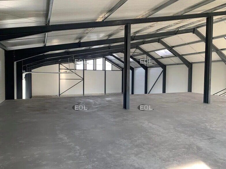 Local d'activités dans Bollène à vendre - Photo de l’immeuble – Image 3 sur 9