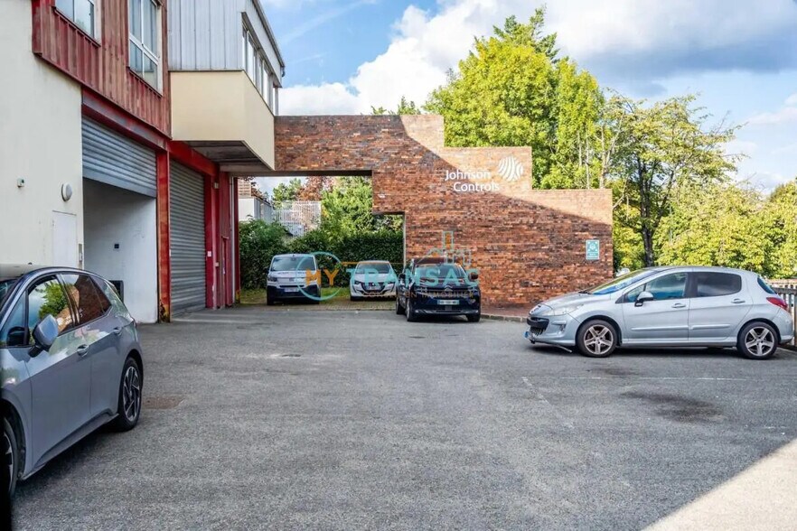 Local d’activités dans Noisiel à louer - Photo de l’immeuble – Image 3 sur 4