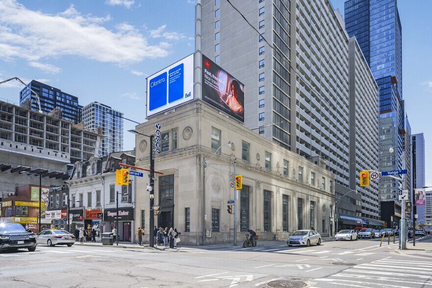 378 Yonge St, Toronto, ON à louer - Photo de l’immeuble – Image 2 sur 16