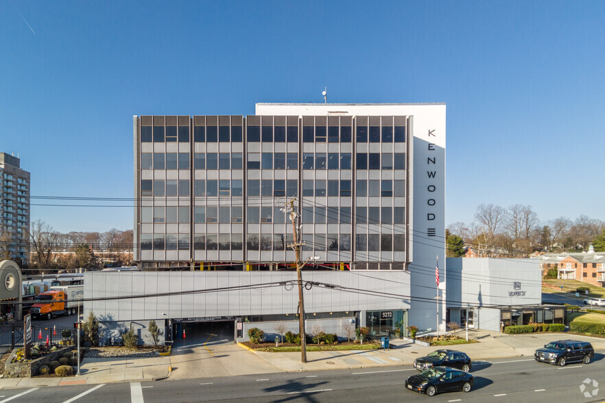 5272 River Rd, Bethesda, MD à louer - Photo de l’immeuble – Image 3 sur 6
