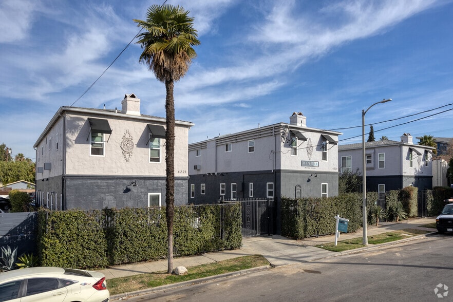 4221 Burns Ave, Los Angeles, CA à vendre - Photo principale – Image 1 sur 6