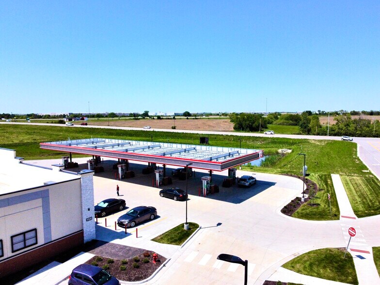 17520 New Trails Pky, Gardner, KS à vendre - Photo de l’immeuble – Image 3 sur 11