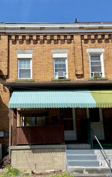 12 Maple St, East Pittsburgh, PA à vendre - Photo principale – Image 1 sur 1