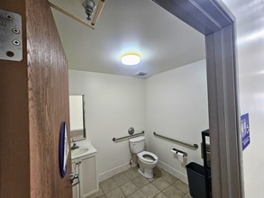 1711-1723 E 58th Pl, Los Angeles, CA à louer Photo intérieure– Image 2 sur 5