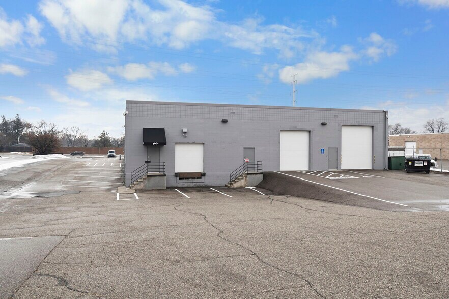396-400 E American Blvd, Bloomington, MN à vendre - Photo de l’immeuble – Image 2 sur 5