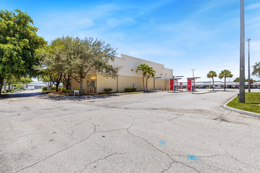 1479 S Dixie Hwy, Lake Worth, FL à louer - Photo de l’immeuble – Image 3 sur 21