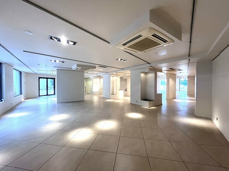 Local commercial dans Cannes à louer - Photo de l’immeuble – Image 1 sur 5