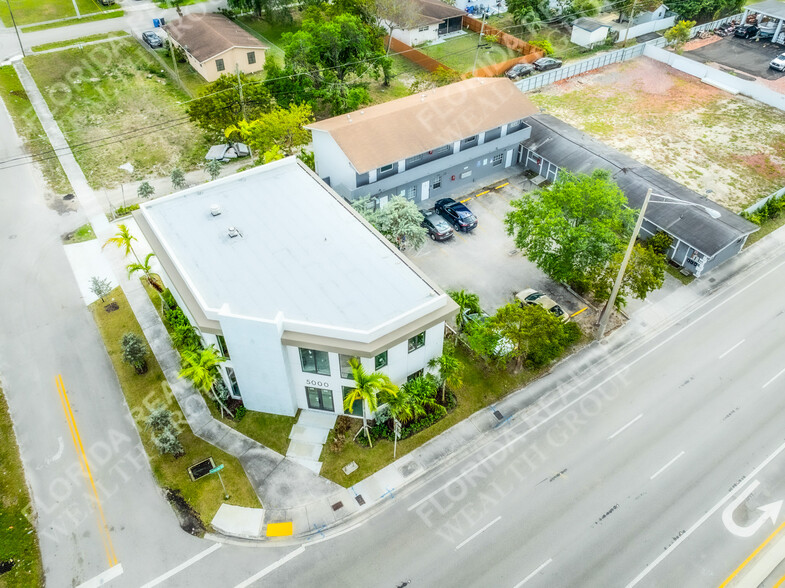 5018 Pembroke Rd, Hollywood, FL à vendre - Photo de l’immeuble – Image 1 sur 24
