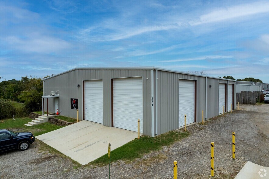 5160-5172 Lemons Rd, Fort Worth, TX à louer - Photo de l’immeuble – Image 3 sur 8