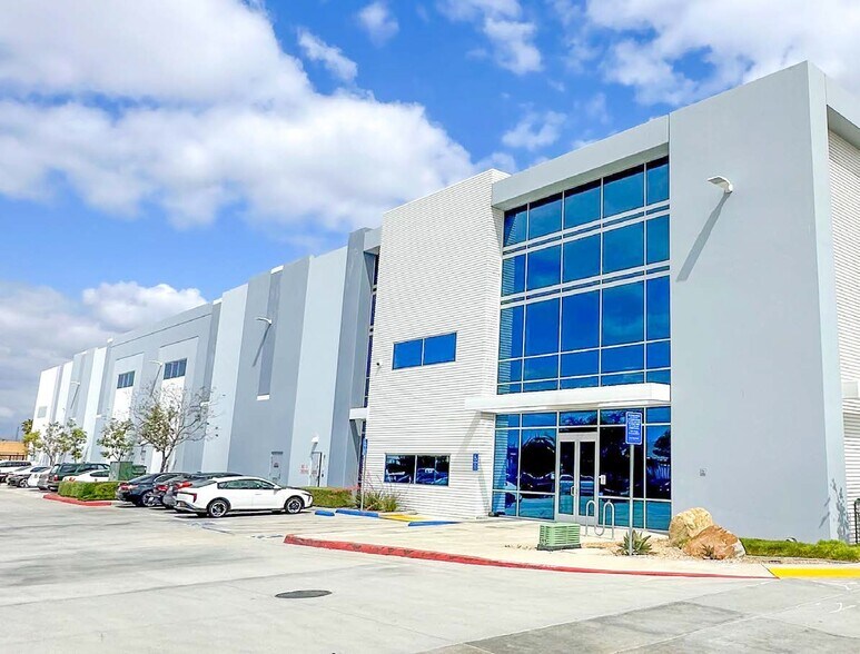 988 S Washington Ave, San Bernardino, CA à louer - Photo de l’immeuble – Image 2 sur 5