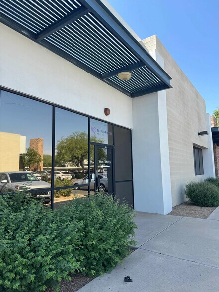 70 N McClintock Dr, Chandler, AZ à vendre - Photo de l’immeuble – Image 3 sur 4