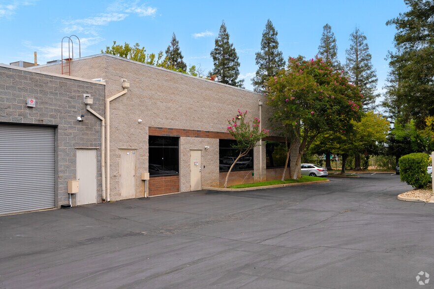 10304 Placer Ln, Sacramento, CA à louer - Photo de l’immeuble – Image 2 sur 24