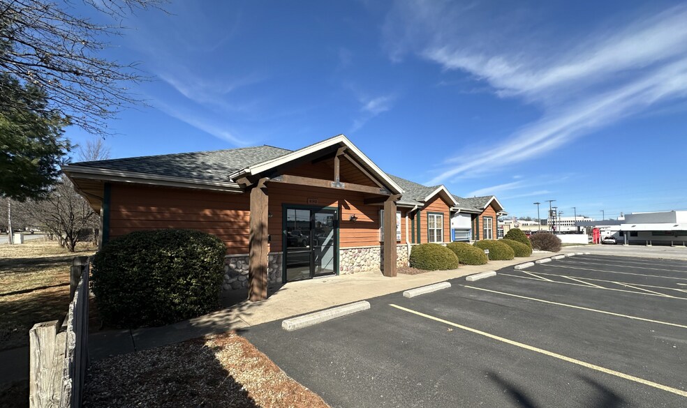 4140 S Fairview Ave, Springfield, MO à louer - Photo de l’immeuble – Image 3 sur 7