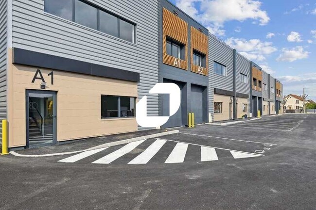 Plus de détails pour Local d'activités à louer