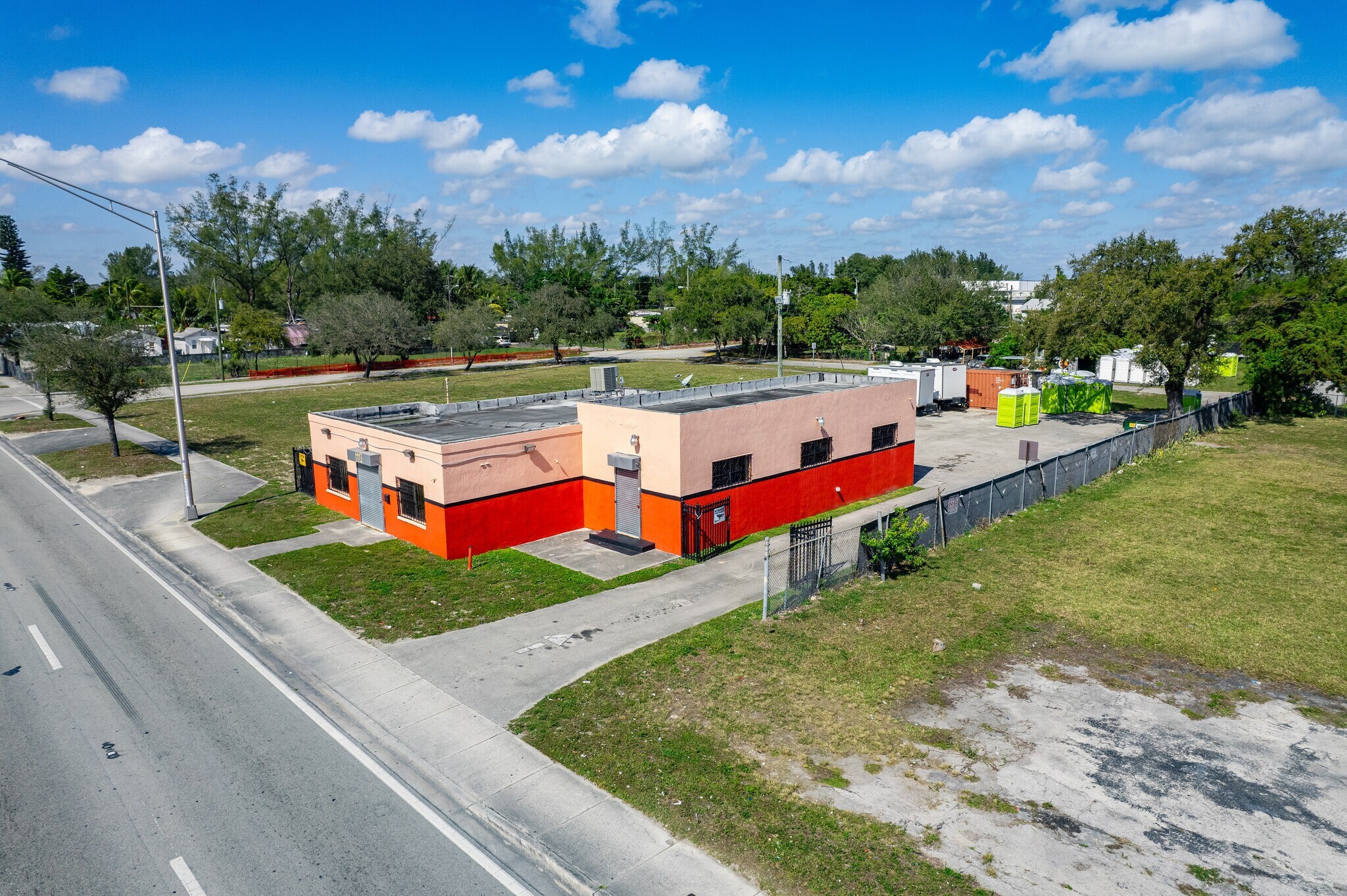 1113 NW 79th St, Miami, FL à louer Photo principale– Image 1 sur 22
