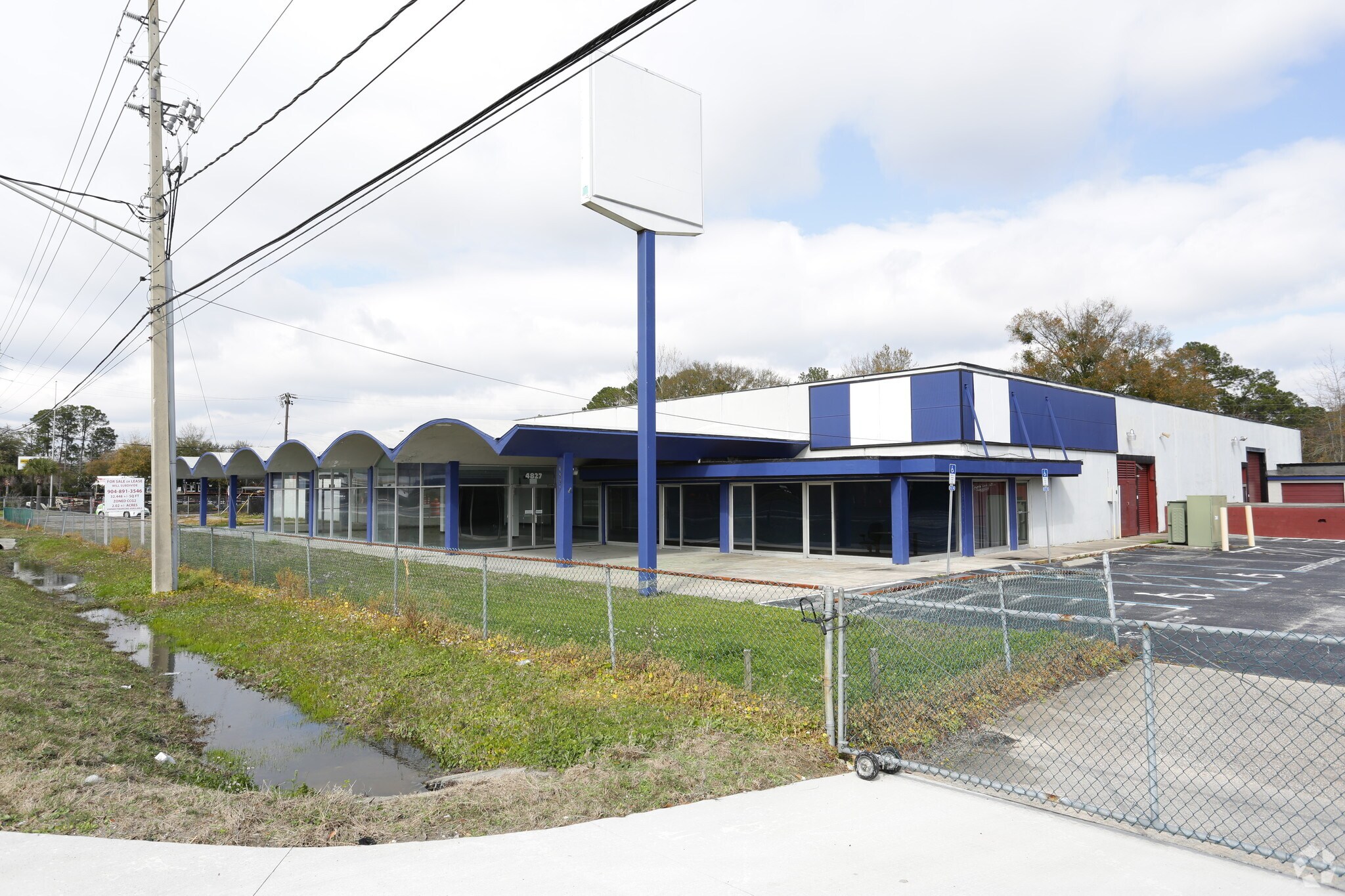 4827 Philips Hwy, Jacksonville, FL à louer Photo principale– Image 1 sur 13