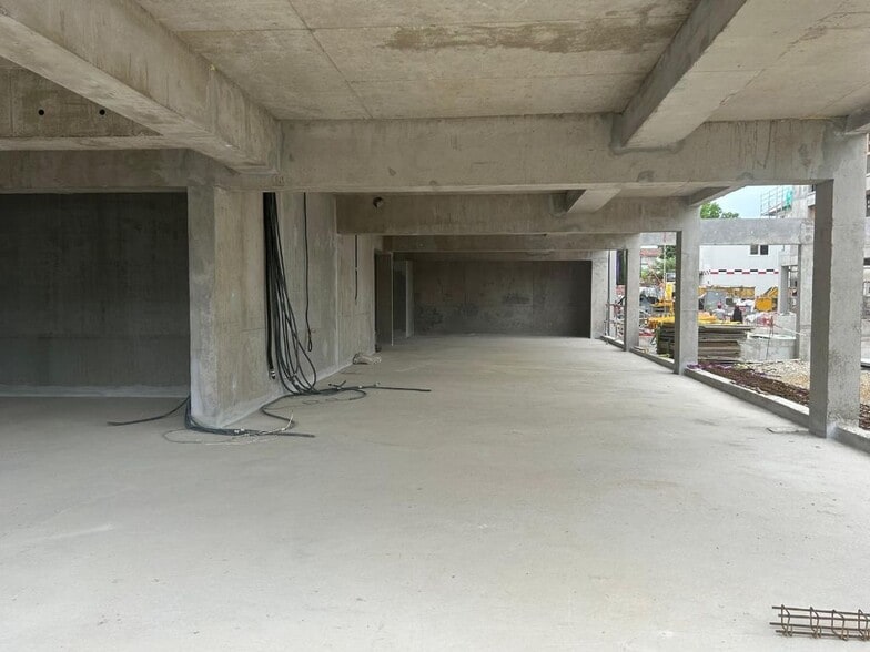 33 Rue Louis Saulnier, Meyzieu à louer - Photo de l’immeuble – Image 3 sur 4