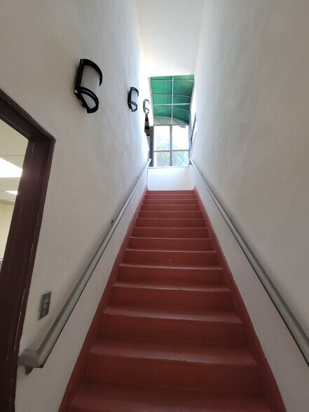 539 E Garvey Ave, Monterey Park, CA à louer - Photo de l’immeuble – Image 2 sur 11