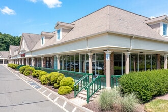 228 S Main St, Newtown, CT à louer Photo de l’immeuble– Image 2 sur 4