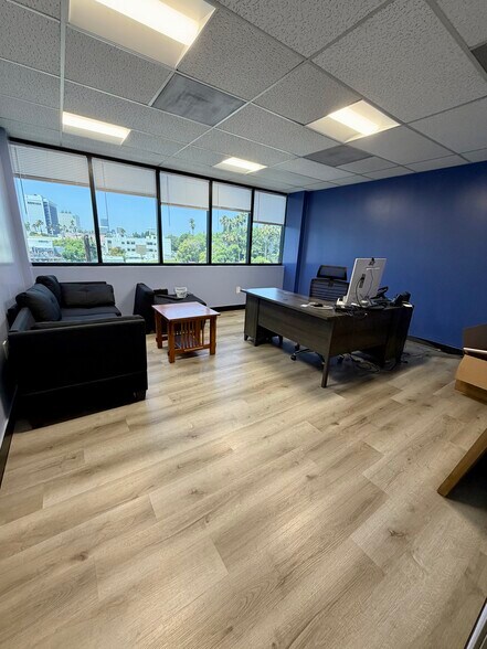 4419 Van Nuys Blvd, Sherman Oaks, CA à louer - Photo de l’immeuble – Image 2 sur 15