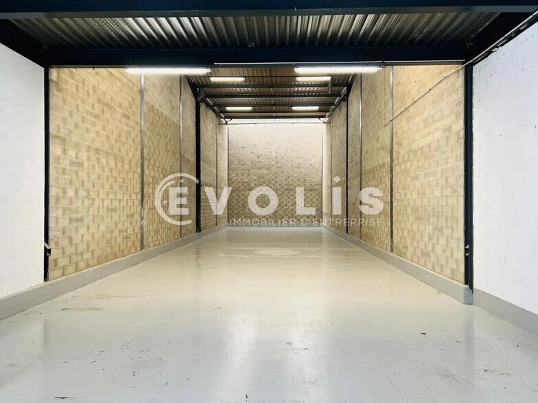 Local d’activités dans Noisy-le-Grand à louer - Photo de l’immeuble – Image 3 sur 7