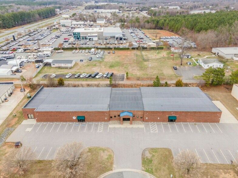 2613-2617 Executive Point Dr, Monroe, NC à louer - Photo de l’immeuble – Image 3 sur 37